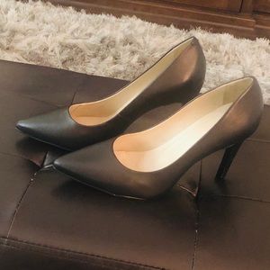 $19!!! Classic Black Pumps - 7